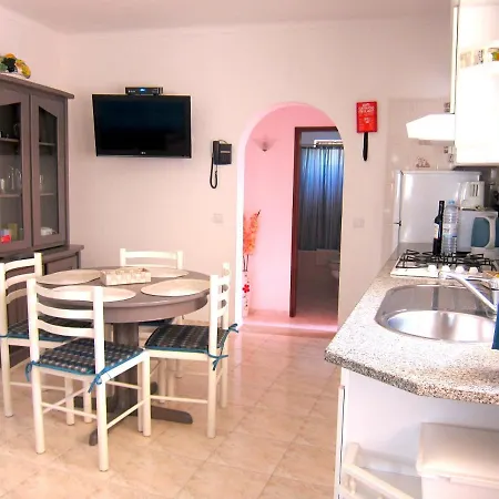 Twin Sleeps 8 Apartment *